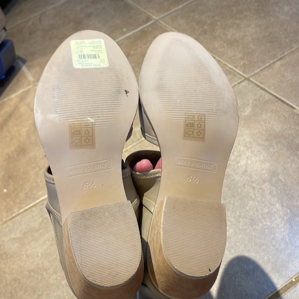 Very Volatile Booties! Size 6.5 - Picture 6 of 7